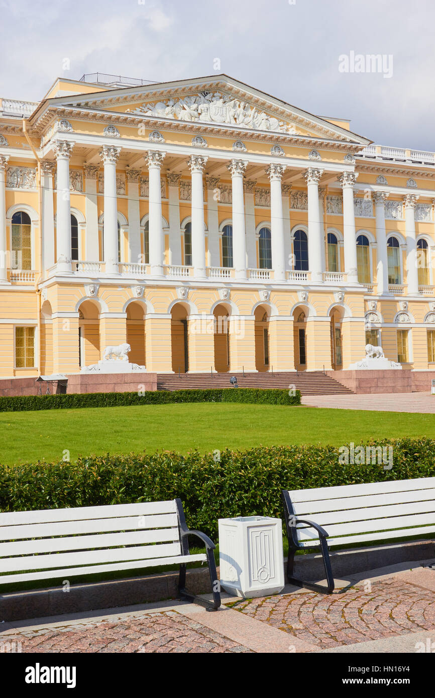 Palazzo Mikhailovsky, edificio principale del Museo Russo, la Piazza delle Arti, Gostinyy Dvor, San Pietroburgo, Russia Foto Stock