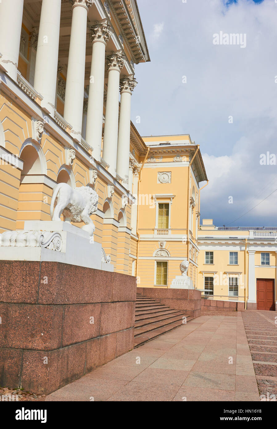 Palazzo Mikhailovsky, edificio principale del Museo Russo, la Piazza delle Arti, Gostinyy Dvor, San Pietroburgo, Russia Foto Stock