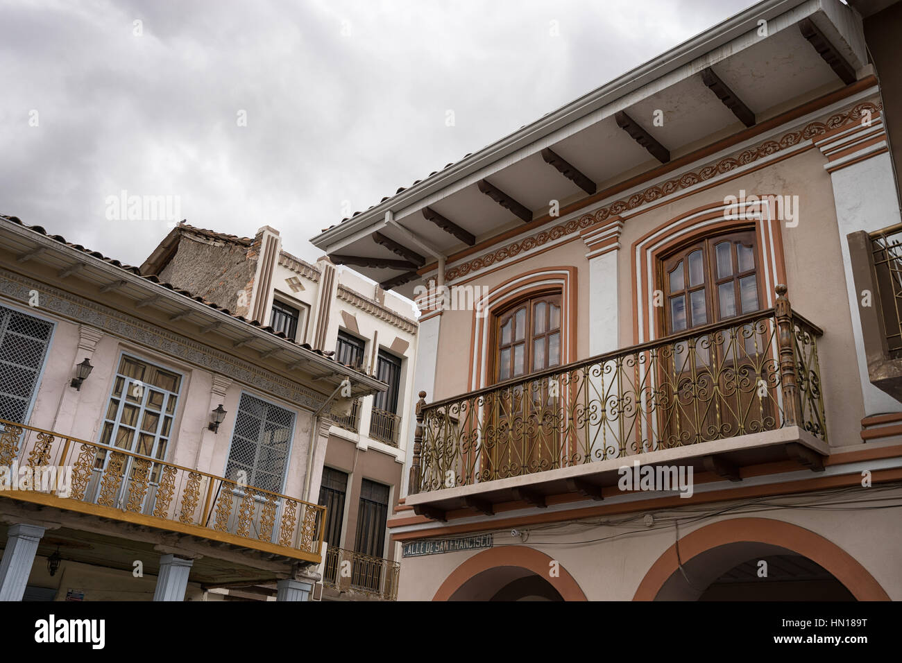 Coloniale dettagli architettonici in Cuenca Ecuador Foto Stock