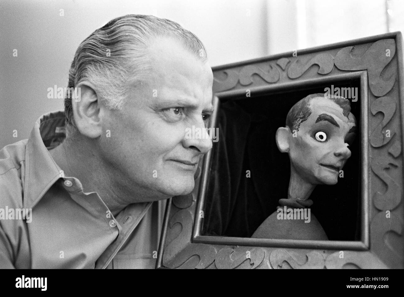 Art Carney con un Bil Baird marionetta Foto Stock
