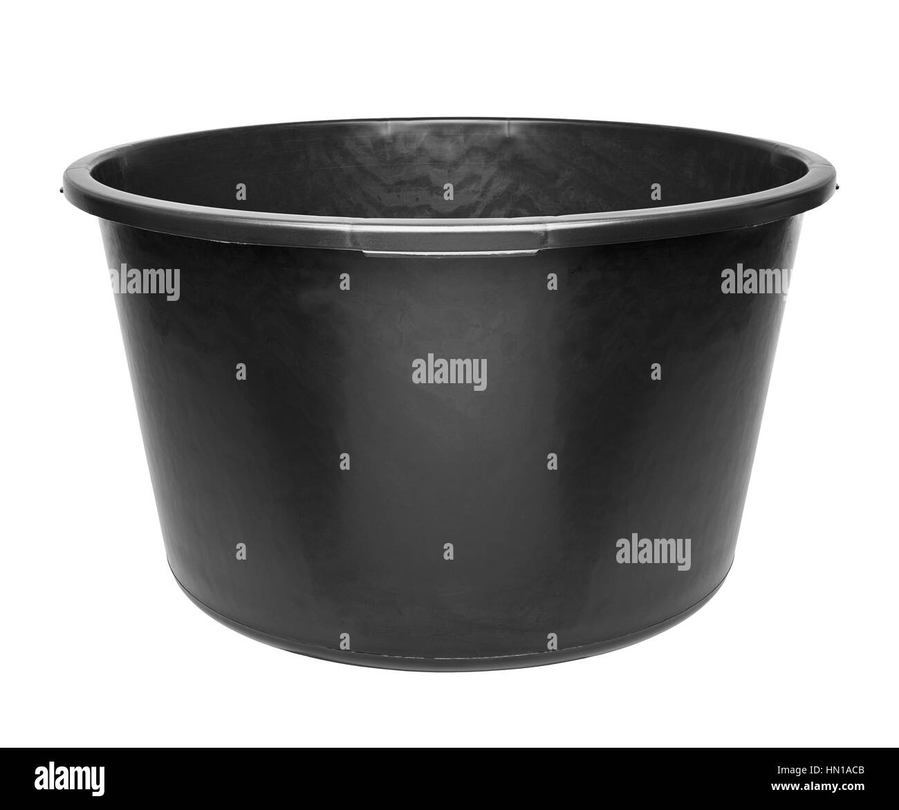 Round heavy duty black bacinella di plastica per lavori di costruzione. Isolato su bianco. Foto Stock