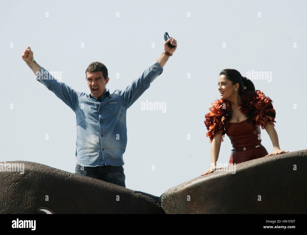 Antonio Banderas e Salma Hayek al gatto con gli stivali photocall al Cannes Film Festival di Cannes, Francia il 11 maggio 2011. Foto di Francesco Specker Foto Stock