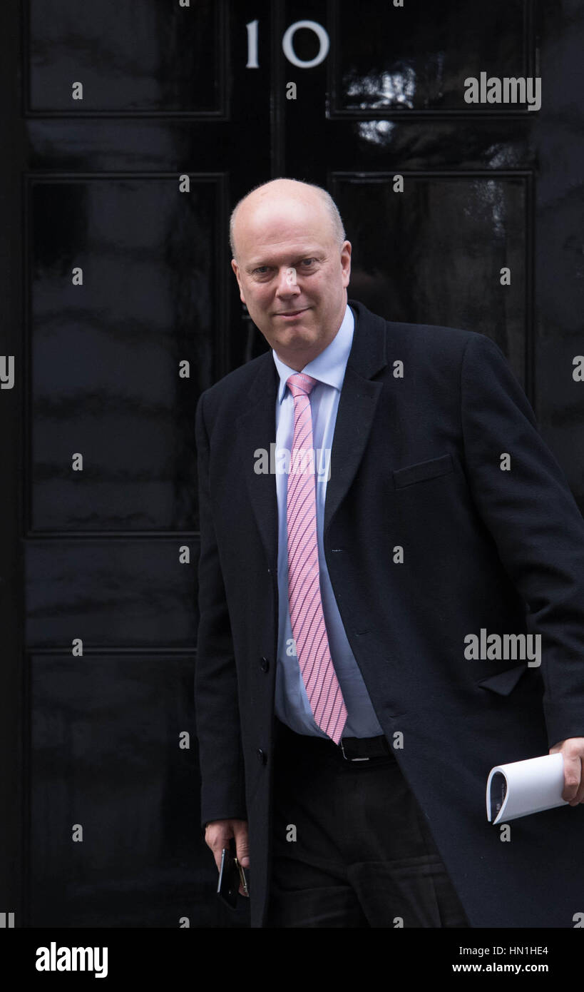 Segretario dei trasporti Chris Grayling lascia 10 Downing Street, Londra centrale, dopo il settimanale riunione del gabinetto. Foto Stock