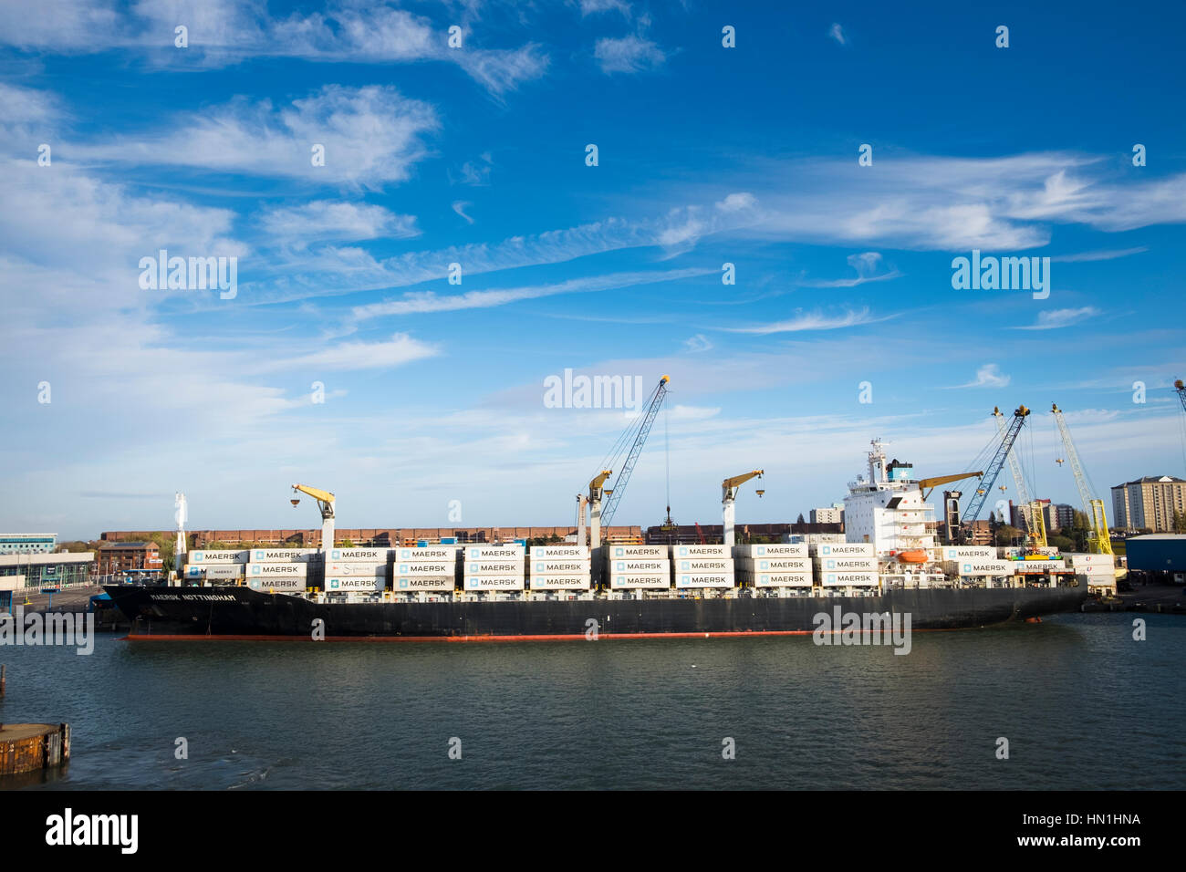 Contenitore nave Maersk Nottingham caricato nel dock presso il porto di Portsmouth Foto Stock