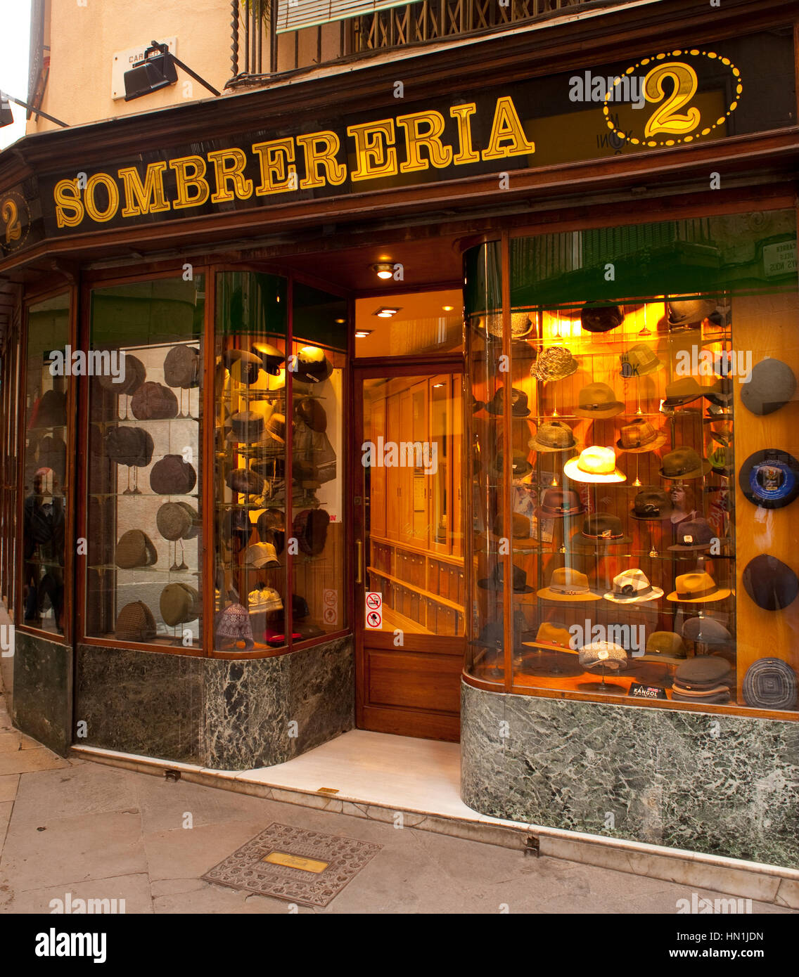 Sombrereria Hat shop nel quartiere Gotico di Barcellona a Carrer del Call, 2, 08002 Barcellona, Spagna Foto Stock