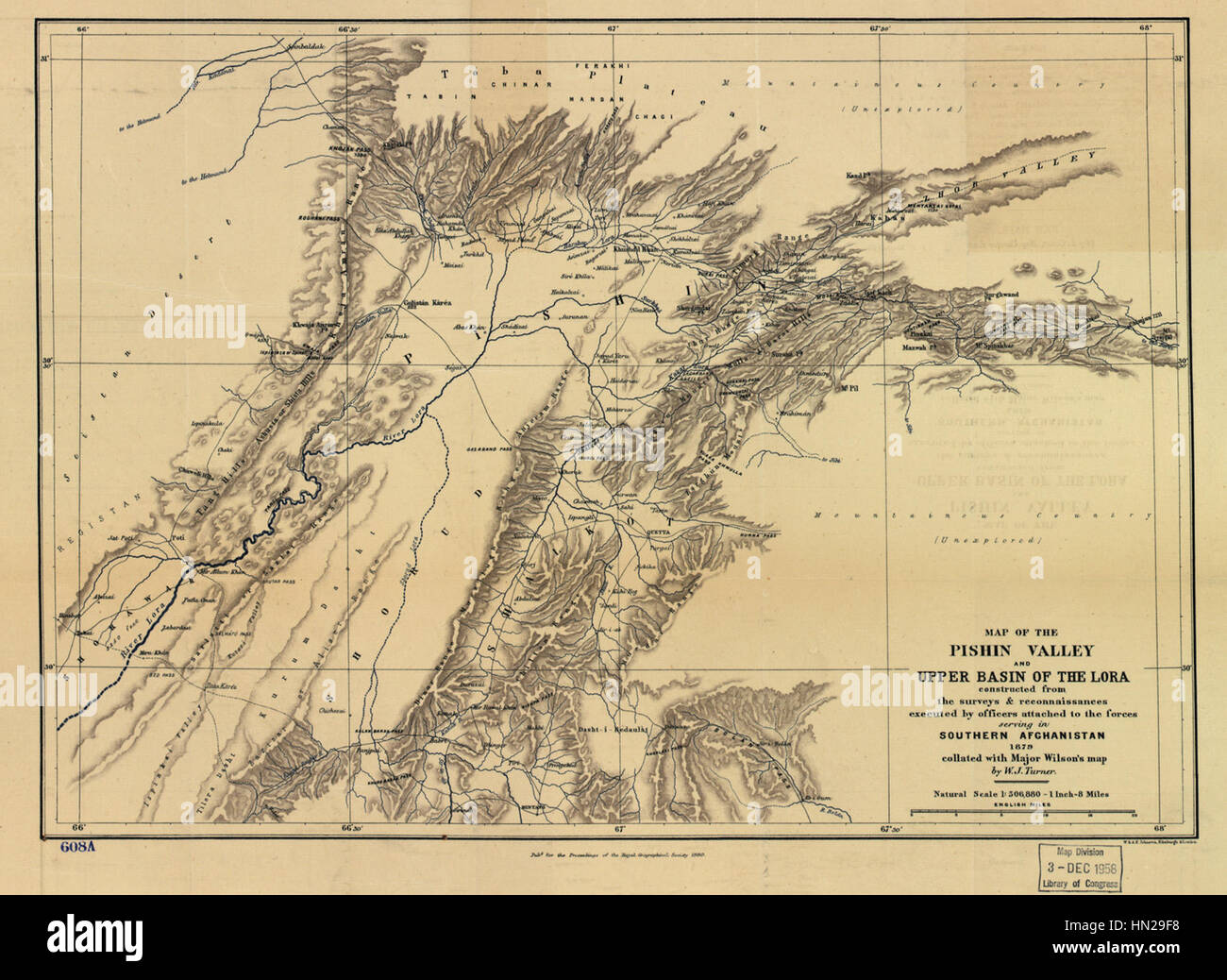 Questa mappa raffigura la valle del Pishin e l'alto bacino della Lora in Afghanistan, sulla base di indagini e ricognizioni da parte di ufficiali militari. Offre una vista geografica dettagliata della regione durante il XIX secolo. Foto Stock