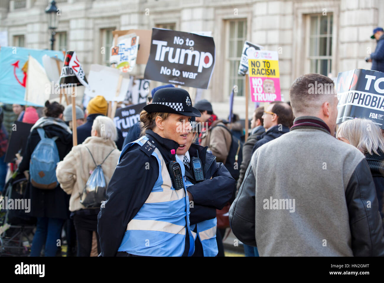Londra - Febbraio 04, 2017: dei dissidenti politici di prendere parte in nessun divieto musulmano dimostrazione contro il presidente Donald Trump's divieto di persone da 7 Foto Stock