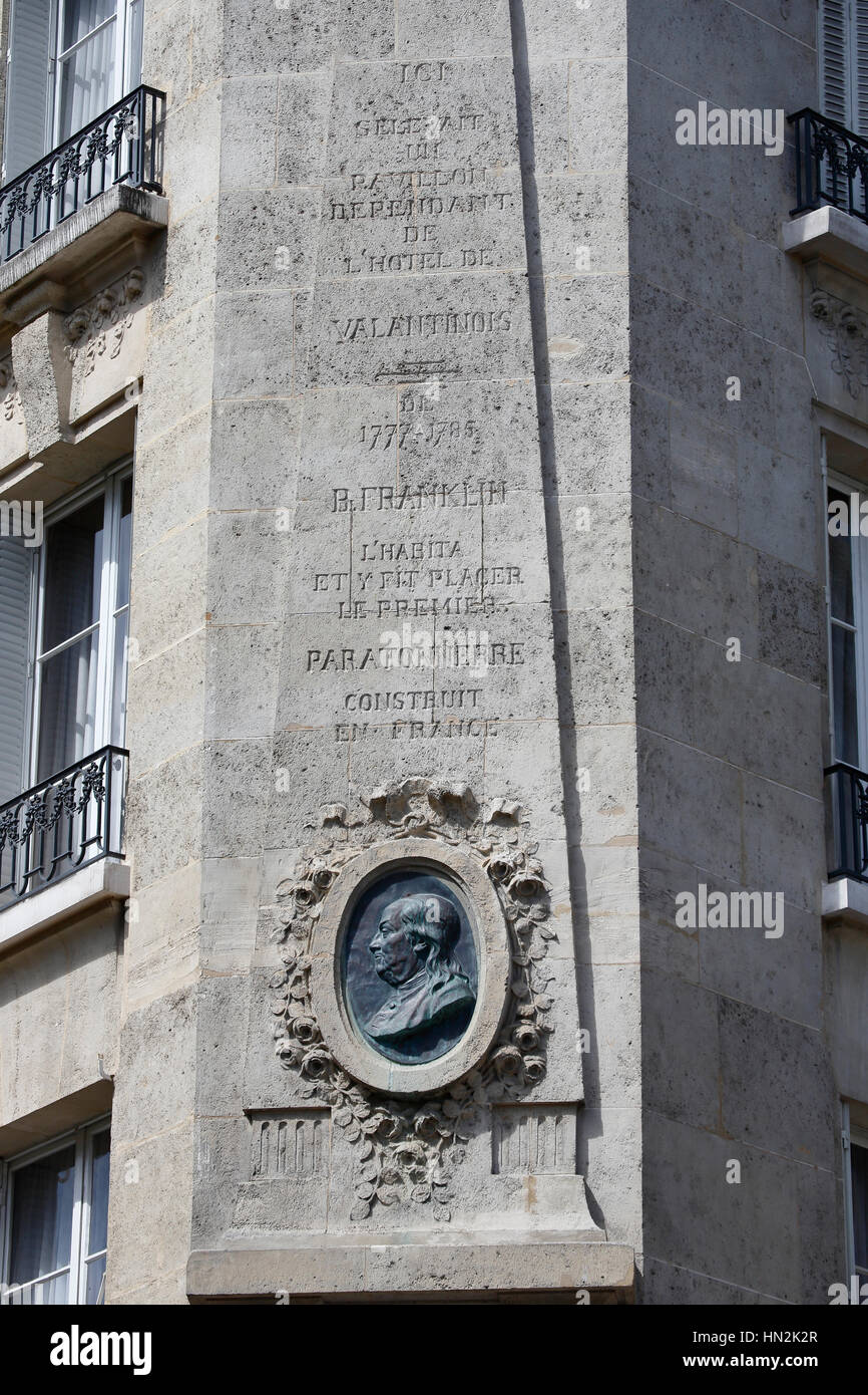 Busto di Benjaman la casa di Franklin, Parigi Francia, angolo Raynouard e rue cantante nel quartiere di Passy vissuto qui 1777-1785, PARIGI FRANCIA Foto Stock
