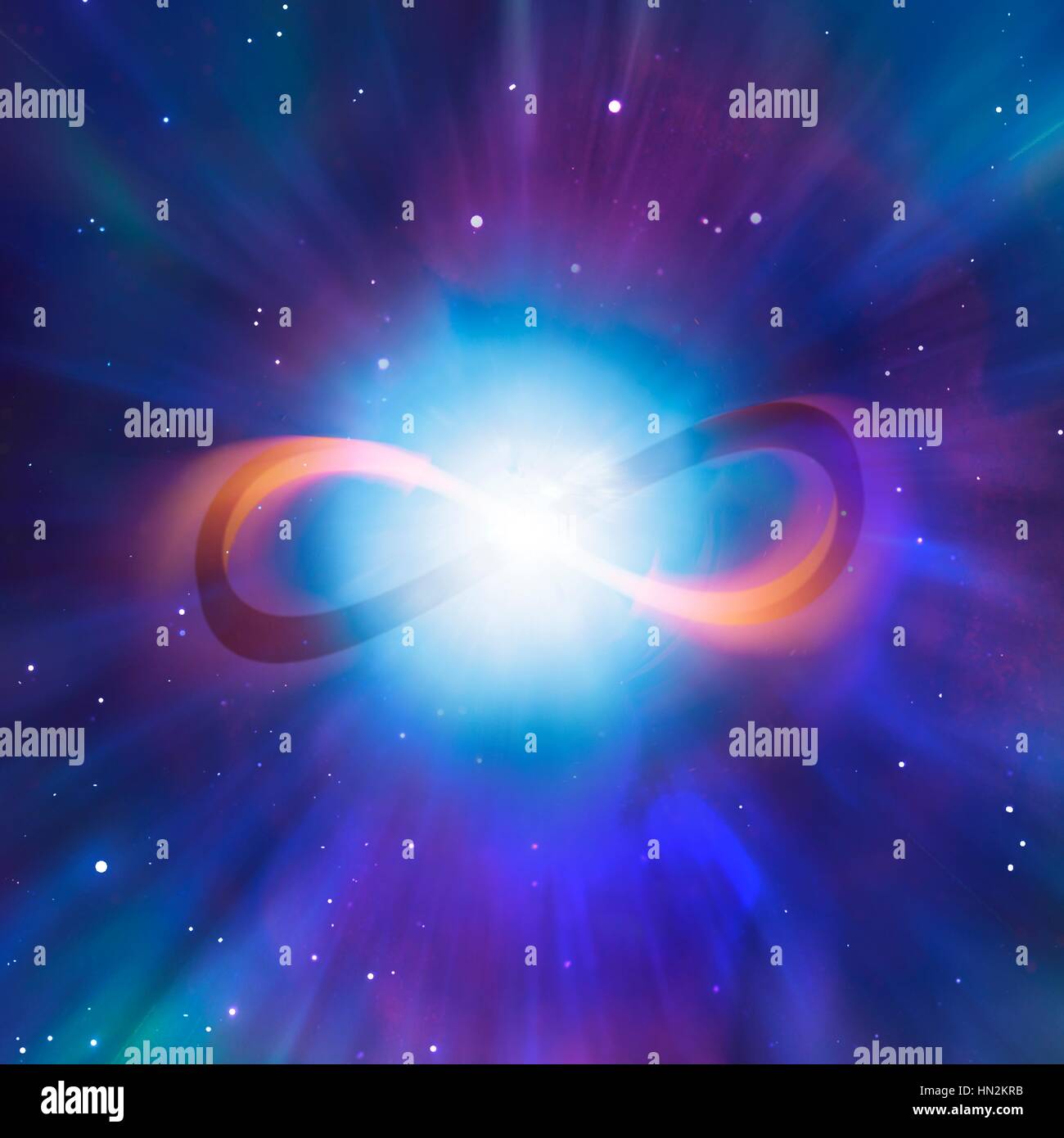 Loop infinito visto contro un fondo cosmico che rappresenta il big bang e cosmologia. Questo simbolo rappresenta il concetto matematico di una infinita, illimitati, o ammontare illimitato. Foto Stock
