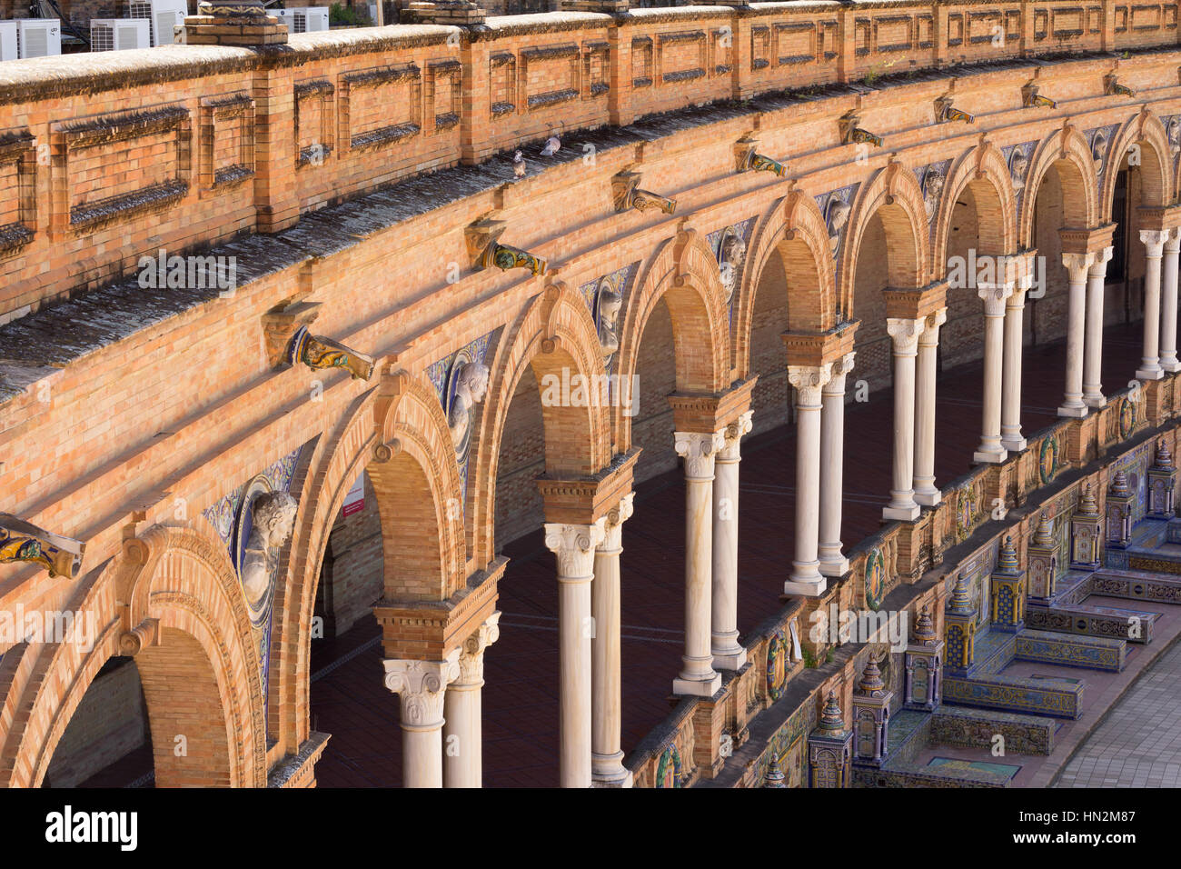 Colonne in Plaza de Espana a Siviglia Foto Stock