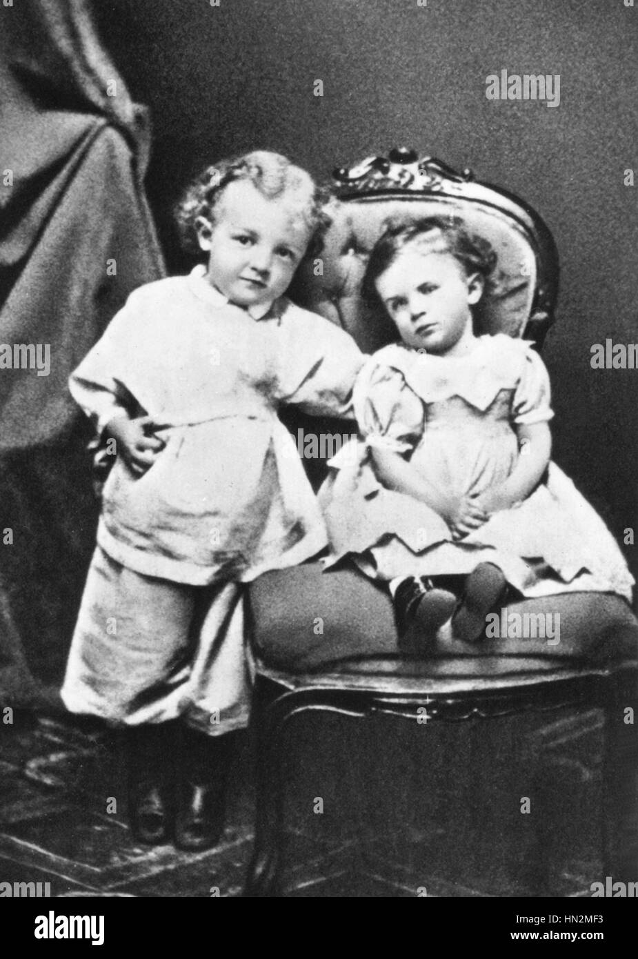 Simbirsk. Lenin, di età compresa tra i 4 e sua sorella Olga 1874 Russia Foto Stock