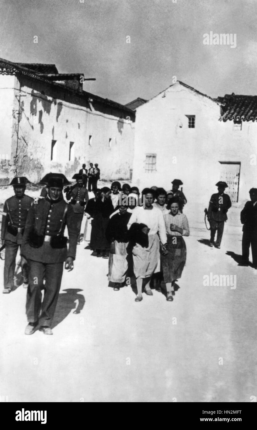 Elezioni in Spagna; donne venuti per dimostrare sono arrestati Novembre 20, 1933 Spagna Foto Stock