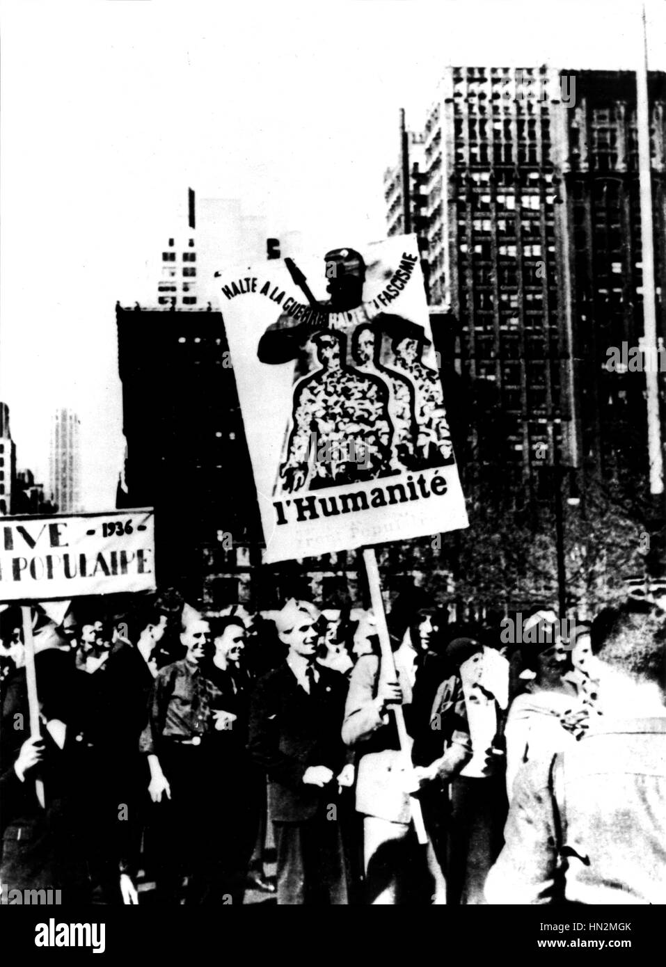 Stati Uniti in New York, i lavoratori americani celebrare la vittoria del fronte popolare in Francia, pur dimostrando. Maggio 26, 1936 Foto Stock