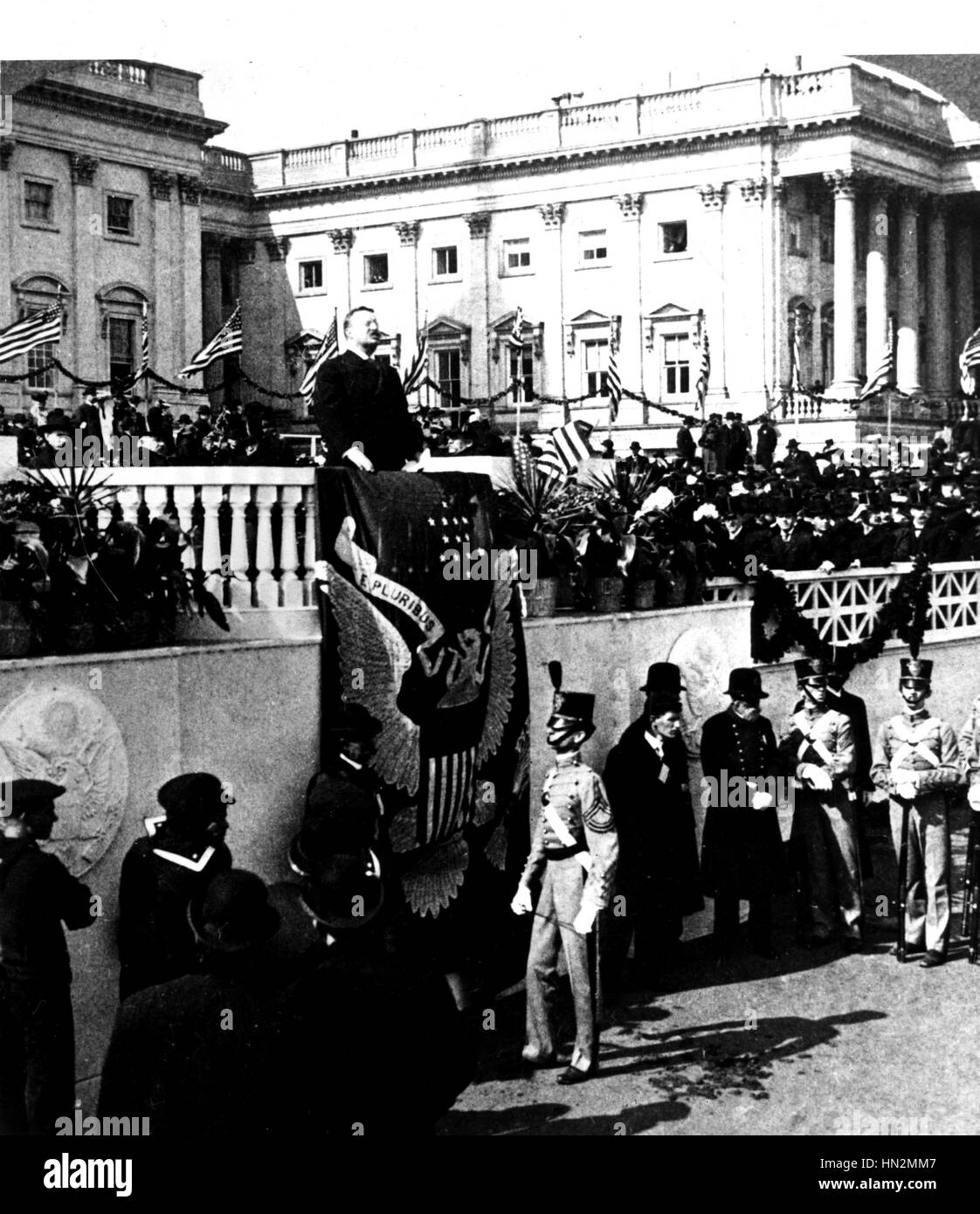 Mussolini il discorso nella Roma degli anni trenta Foto Stock