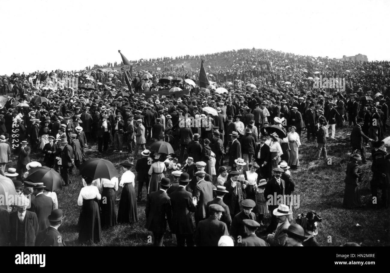 Francia dimostrazione presso il Pre-Saint-Gervais, Parigi, contro i 3 anni di legge. Maggio 25, 1913 Foto Stock