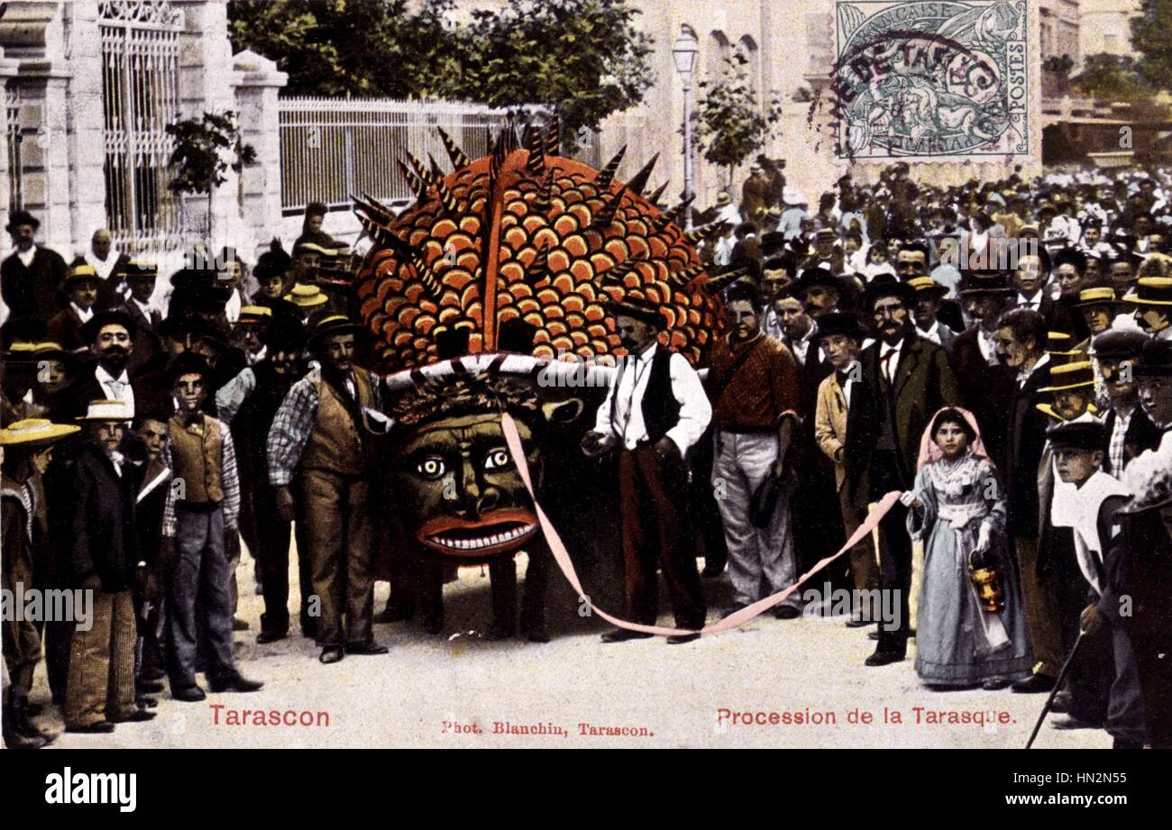Cartolina. Tarascon. Processione "Tarasque" Francia c.1900 Foto Stock