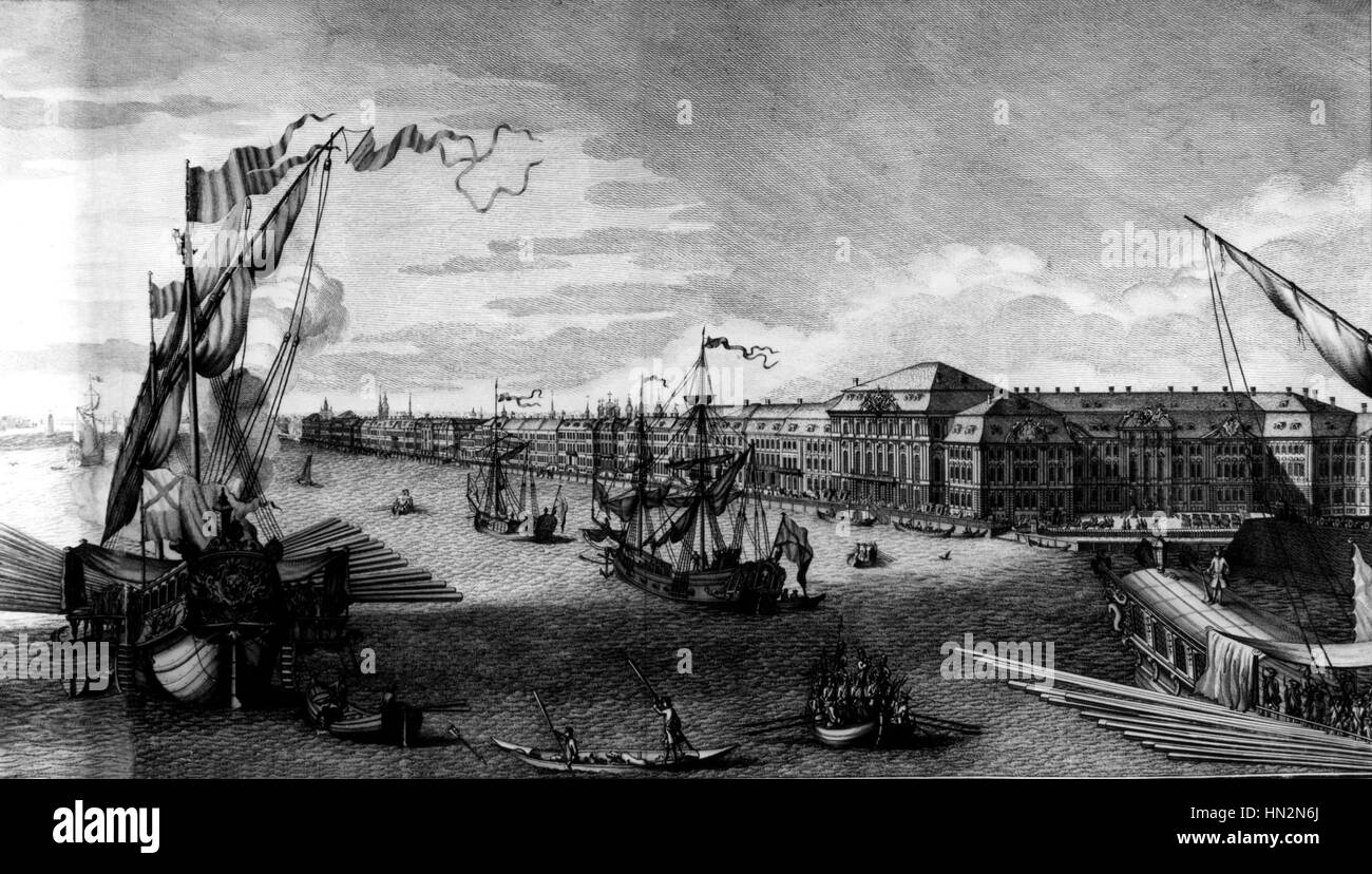 San Pietroburgo, Vista delle rive del fiume Neva lungo il fiume tra l'Ammiragliato e gli edifici dell'Accademia delle Scienze della Russia del XVIII secolo Foto Stock