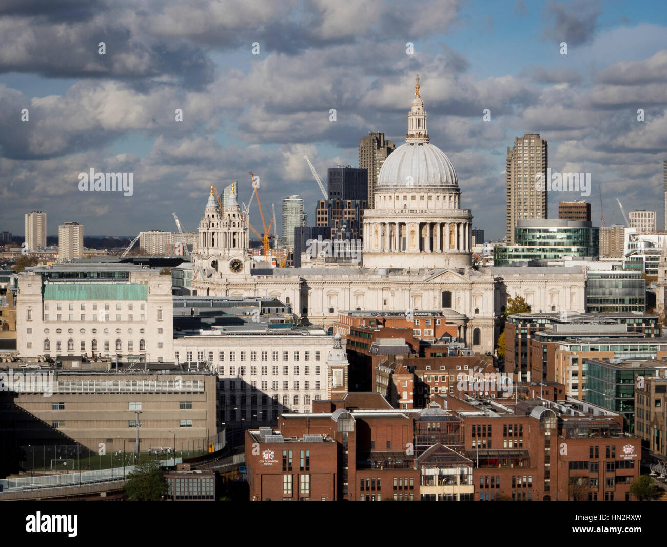 La Cattedrale di St Paul e fotografato dal livello di visualizzazione al Tate Modern Foto Stock