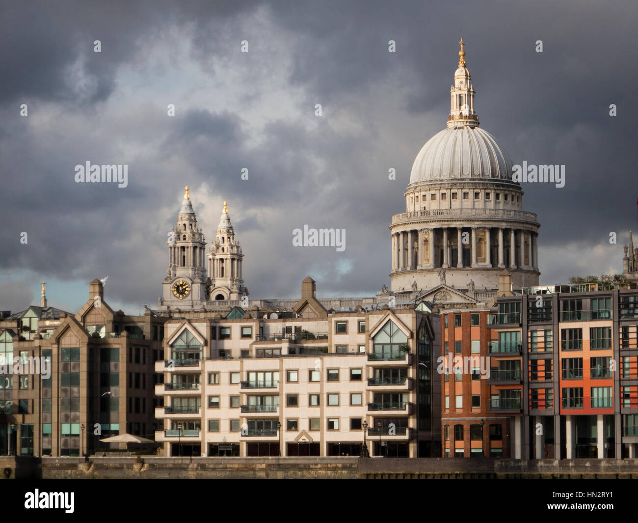 La Cattedrale di St Paul e fotografato dal livello di visualizzazione al Tate Modern Foto Stock