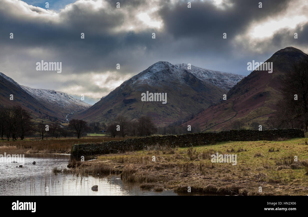 Medio Dodd con neve, vicino a fratelli acqua, Lake District, CUmbria Foto Stock