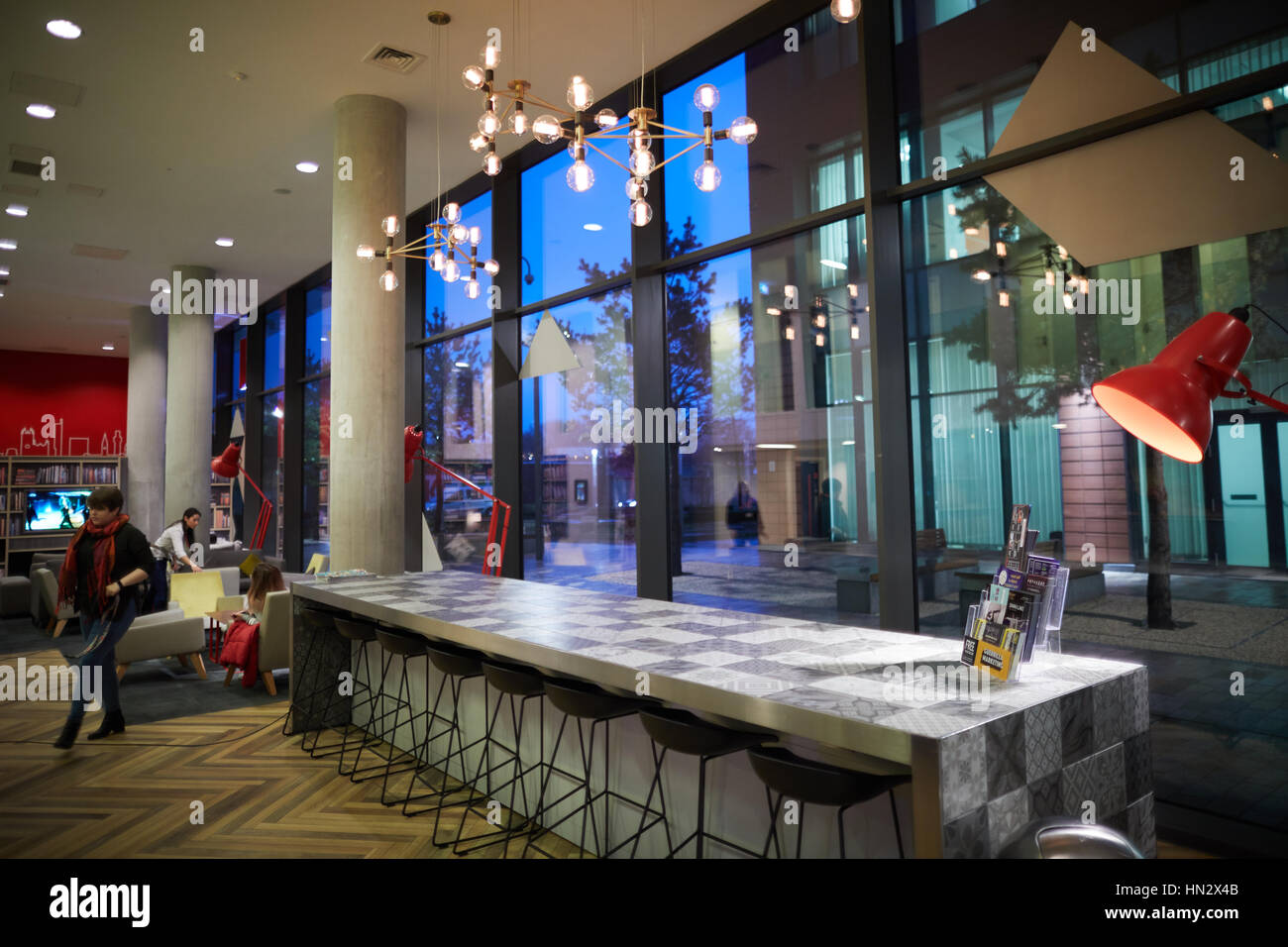 Nuova e moderna costruzione di vita studente Alloggio zona comunale all'interno del privato e alloggi in affitto nel centro della città di Manchester in Inghilterra, Regno Unito. Foto Stock