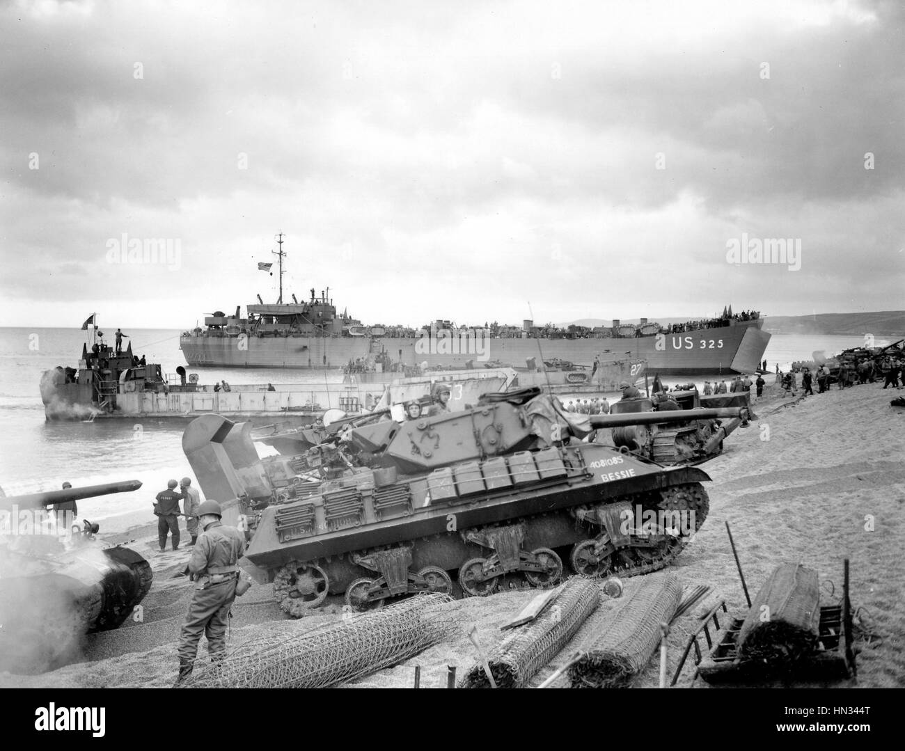 La Normandia, Francia, giugno 6, 1944. Il D-Day, i soldati alleati sbarcate da navi da trasporto, la II Guerra Mondiale Foto Stock