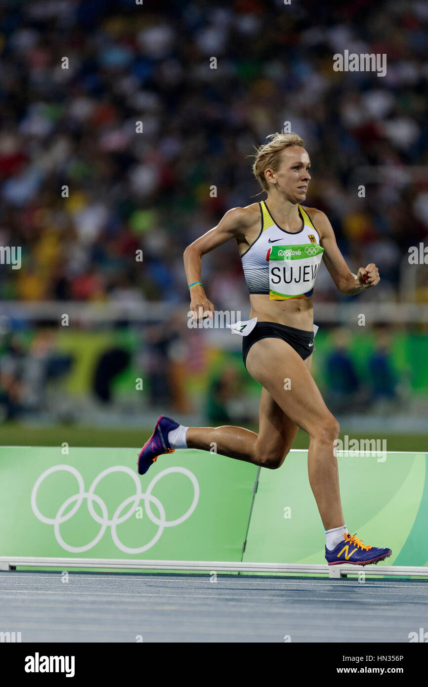 Rio de Janeiro, Brasile. Il 14 agosto 2016. Atletica, Diana Sujew (GER) competere nel femminile 1,500m semi-finale al 2016 Olimpiadi estive. ©Pa Foto Stock