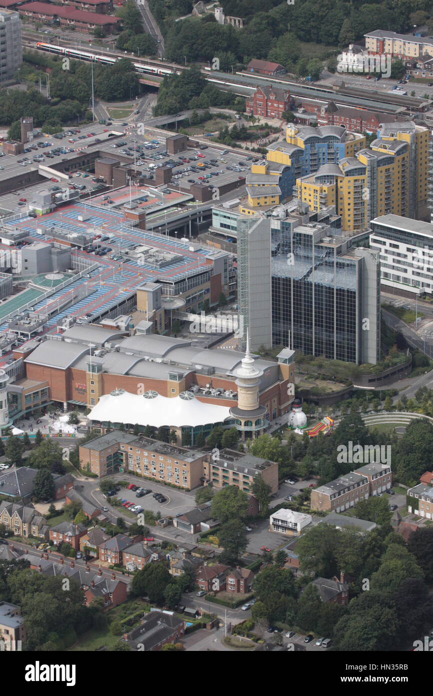 Vista aerea del Basingstoke Town Center che mostra il Churchill Plaza Building e il posto di Festival Basingstoke Hampshire Foto Stock