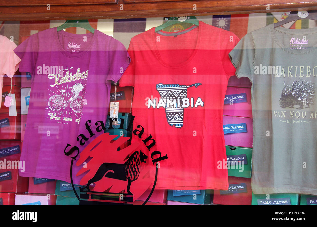 La Namibia t-shirt nella vetrina di un negozio. Foto Stock