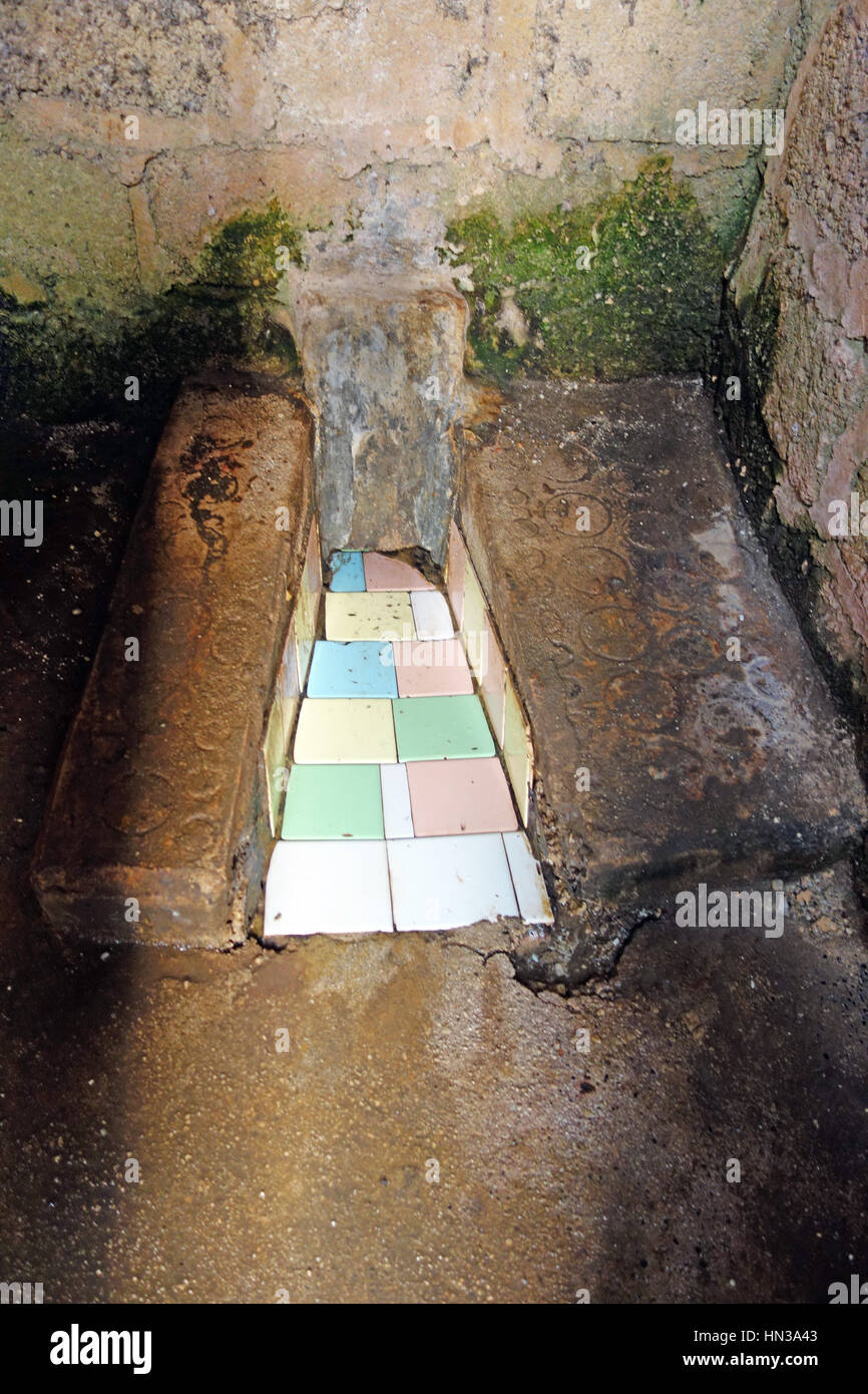 Vecchio Gabinetto nella casa di campagna Foto Stock