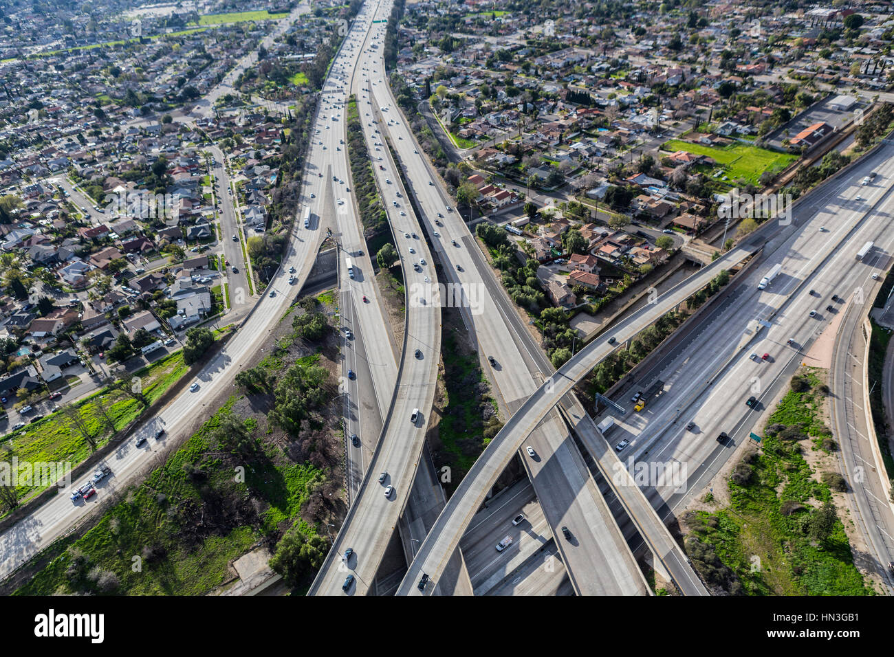 Golden State 5 e Route 118 freeway incrocio nella valle di San Fernando zona di Los Angeles, California. Foto Stock