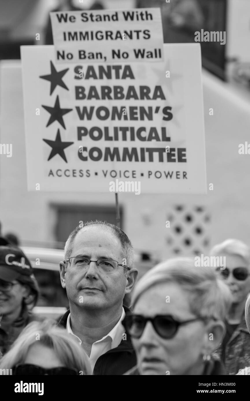 Rabbi Steve Cohen della congregazione Bna io Brith, parlando a un musulmano Anti Divieto di viaggiare nel rally di Santa Barbara, CA Foto Stock