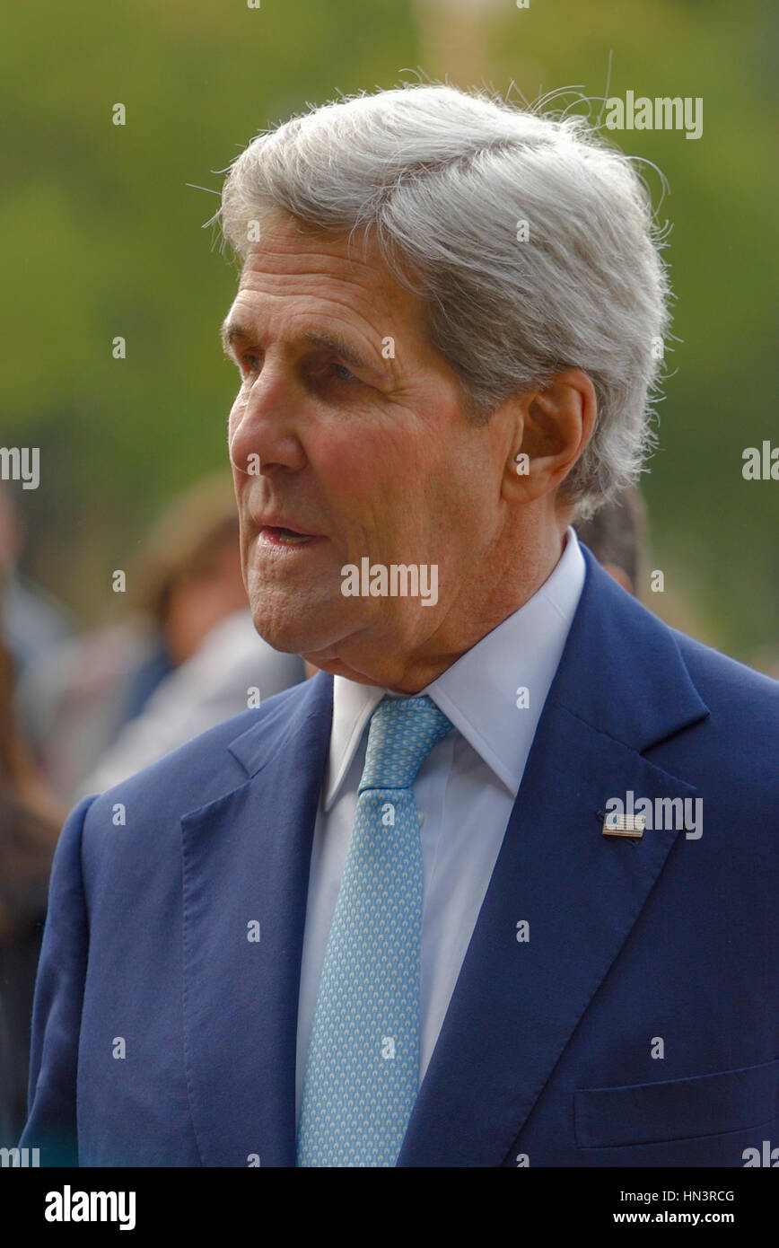 Buenos Aires, Argentina - 4 Agosto, 2016: Segretario di Stato statunitense John Kerry durante la sua visita a Plaza San Martin. Foto Stock