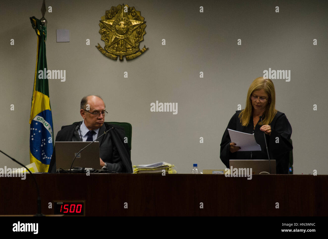 Brasilia DF - 07.02.2017: PRIMEIRA SESSÃO DO MINISTRO EDSON FACHIN - Foto Il Ministro Gilmar Mendes aprendo la sessione ordinaria, dove Edson Fachin Ministro partecipa per la prima volta sostituendo il compianto ministro Teori Zavascki nel secondo gruppo della Suprema Corte ha statuito in Allegato B-II della Alta Corte Federale a Brasilia, Brasile il martedì (07/02). (Foto: Demétrius Abrahão/Fotoarena) Foto Stock