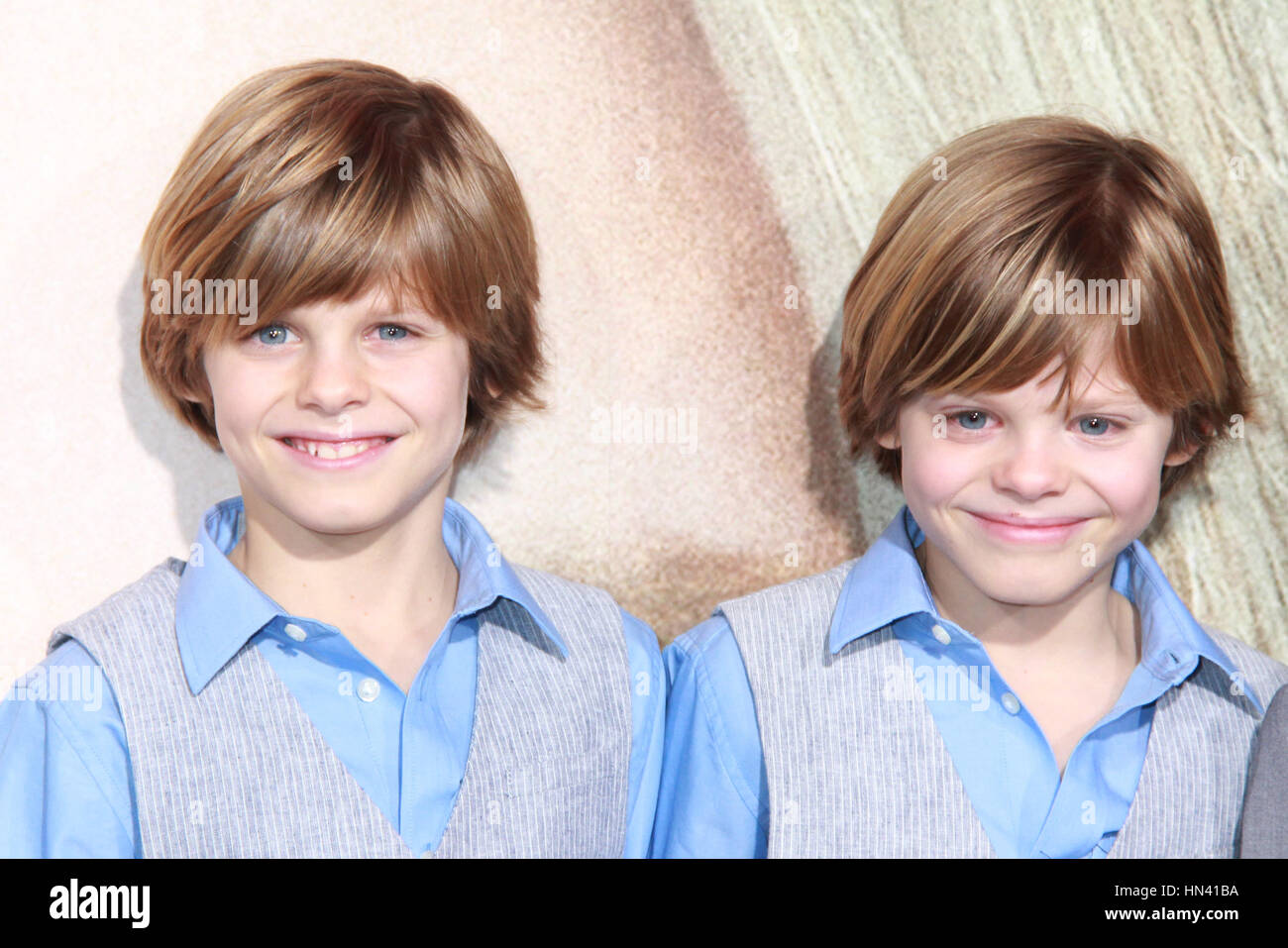 Los Angeles, Stati Uniti d'America. 07 feb 2017. Cameron Crovetti, Nicholas Crovetti Los Angeles Premiere per HBO Serie Limitata " Un piccolo grande giace" tenutasi presso la leva TCL Chinese Theatre di Los Angeles, CA Credito: Cronos Foto s.r.l./Alamy Live News Foto Stock