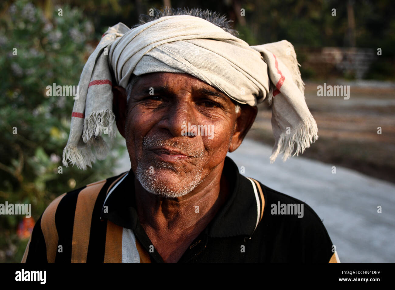 Locale indiana uomo in testa tradizionale sciarpa in Varkala, India. Foto Stock