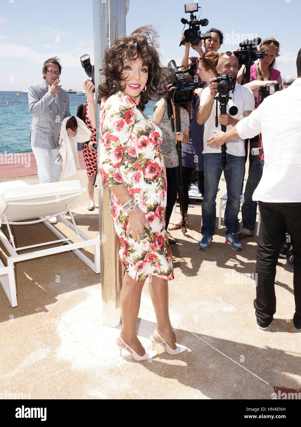 Joan Collins presso la foto chiamata per il film, il tempo della loro vita, al festival di pellicola di Cannes il 18 maggio 2014, a Cannes, Francia. Foto di Francesco Specker Foto Stock