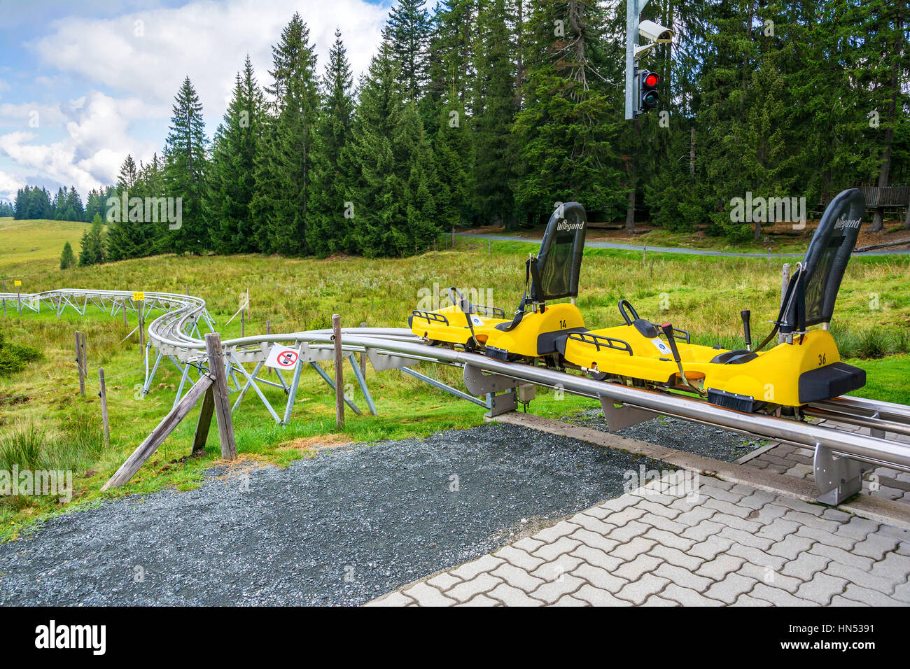 FIEBERBRUNN, Austria - 30 agosto 2016. Timoks Alpine Coaster in Fieberbrunn, Kitzbuhel Alpi, Tirolo, Austria Foto Stock