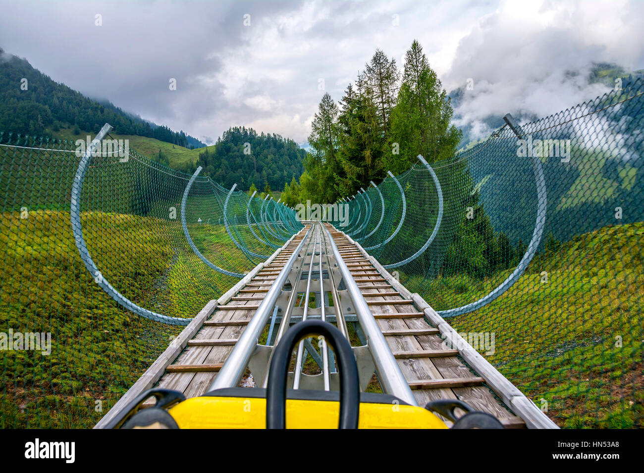 FIEBERBRUNN, Austria - 30 agosto 2016. Timoks Alpine Coaster in Fieberbrunn, Kitzbuhel Alpi, Tirolo, Austria Foto Stock