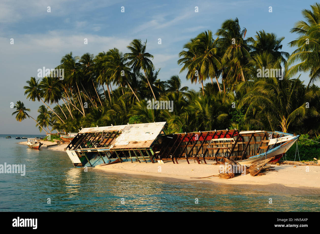 Un telecomando Derawan isole situate a Sangalaki archipelag a Est di Kalimantan. L'sono ricchi di barriere coralline, tartarughe e pesci scholing. Indonesia Foto Stock