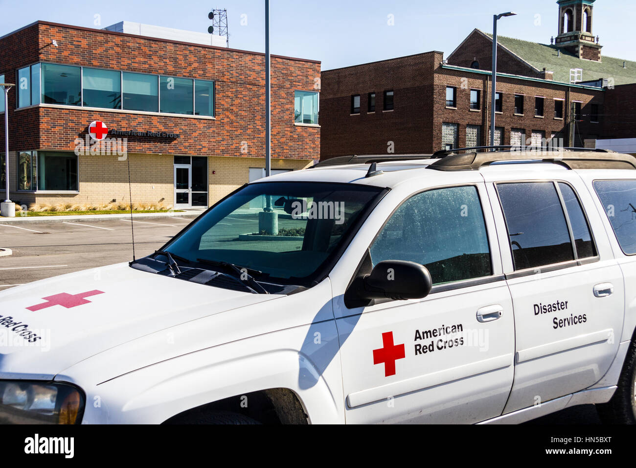 Indianapolis - Circa Febbraio 2017: Croce Rossa Americana Disaster Relief Van. L'Americano Nazionale della Croce Rossa fornisce assistenza di emergenza e di disastro Foto Stock