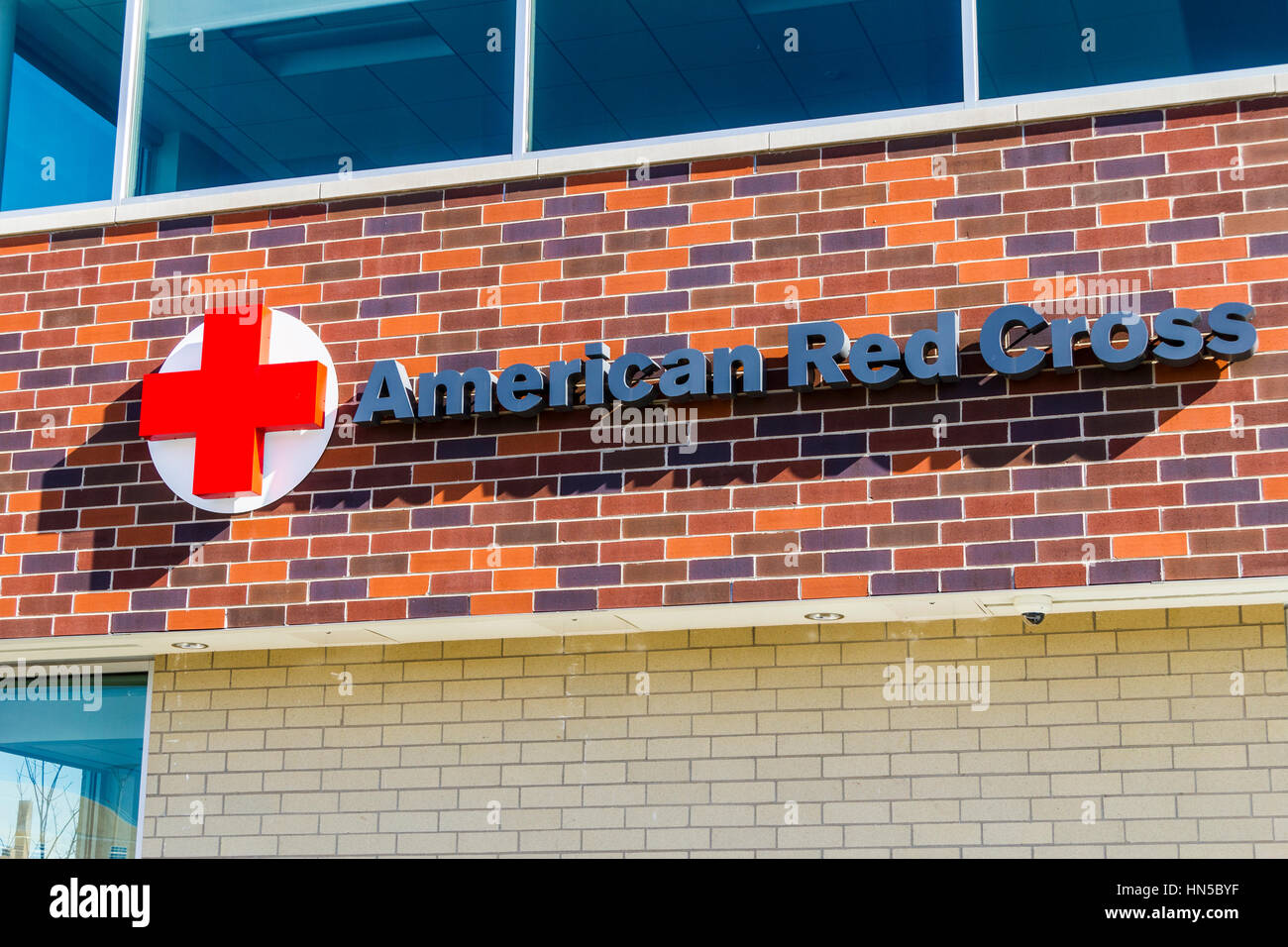Indianapolis - Circa Febbraio 2017: Croce Rossa Americana Disaster Relief HQ. L'Americano Nazionale della Croce Rossa fornisce assistenza di emergenza e di disastro Foto Stock
