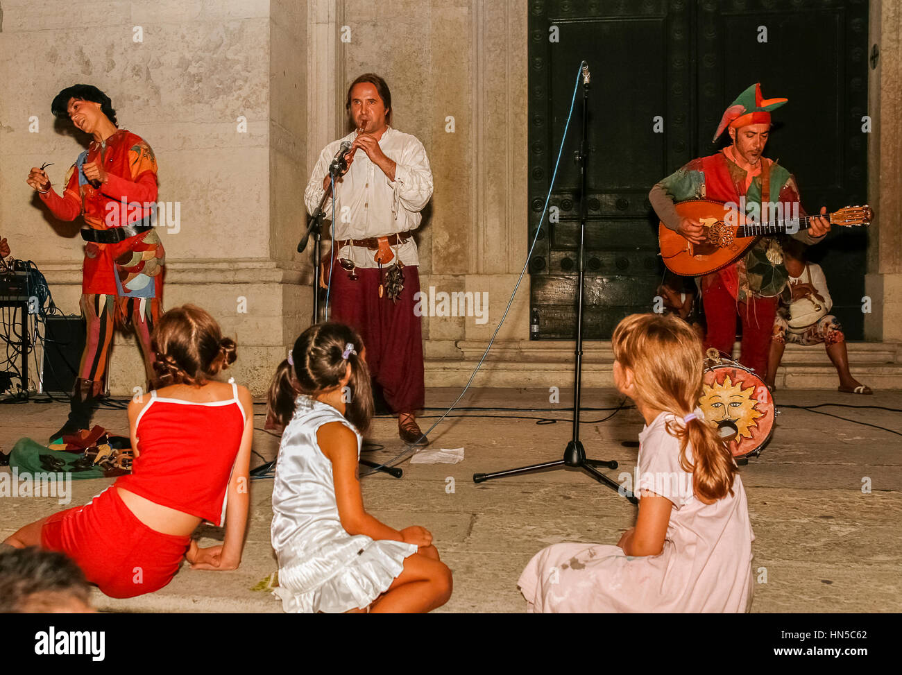 Italia Marche Urbino Festa del Duca mostra degli artisti di strada: trovatori Foto Stock