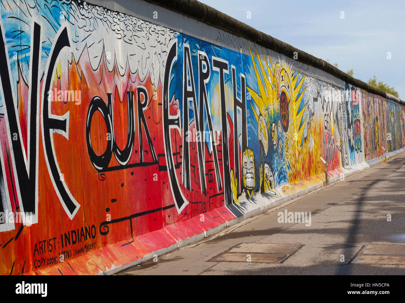 Germania Berlino: una parte del vecchio Muro di Berlino a East Side Gallery Foto Stock
