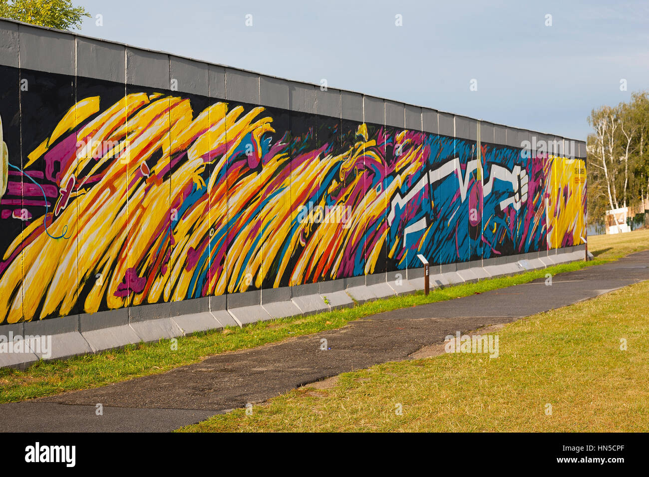 Germania Berlino: una parte del vecchio Muro di Berlino a East Side Gallery Foto Stock