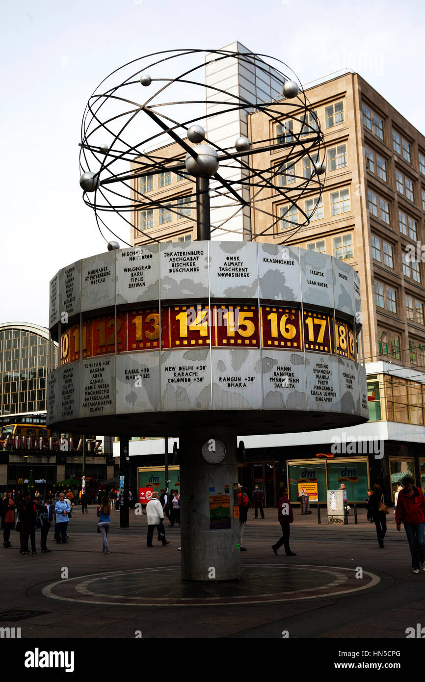 Alexanderplatz Berlino Germania orologio mondiale Foto Stock