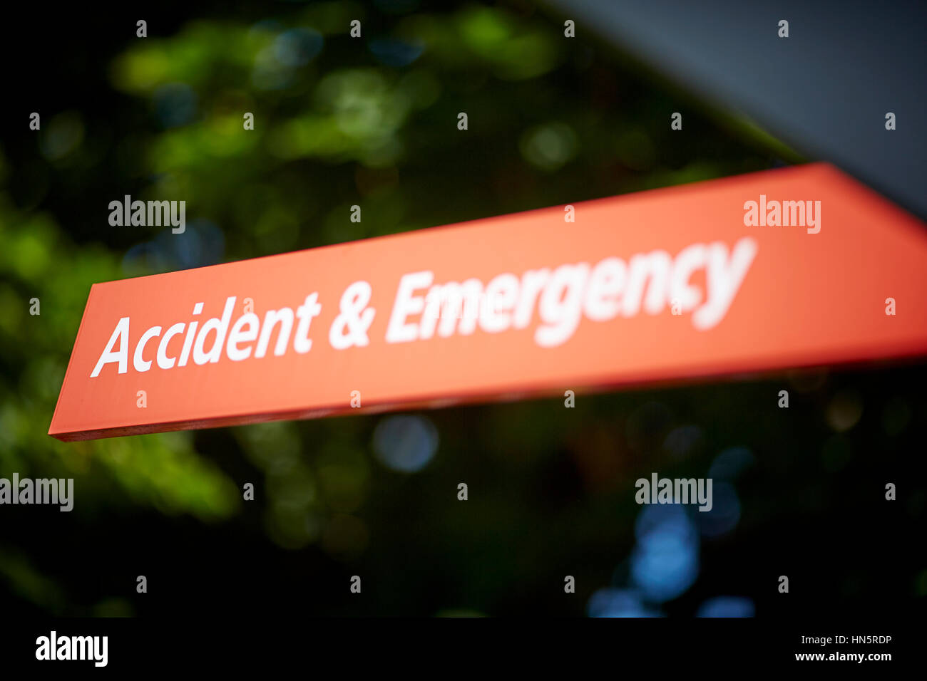 Red NHS Manchester Royal Infirmary MRI di incidente e di emergenza ospedale destinazione di informazione rivolta A&E FIRMARE Foto Stock