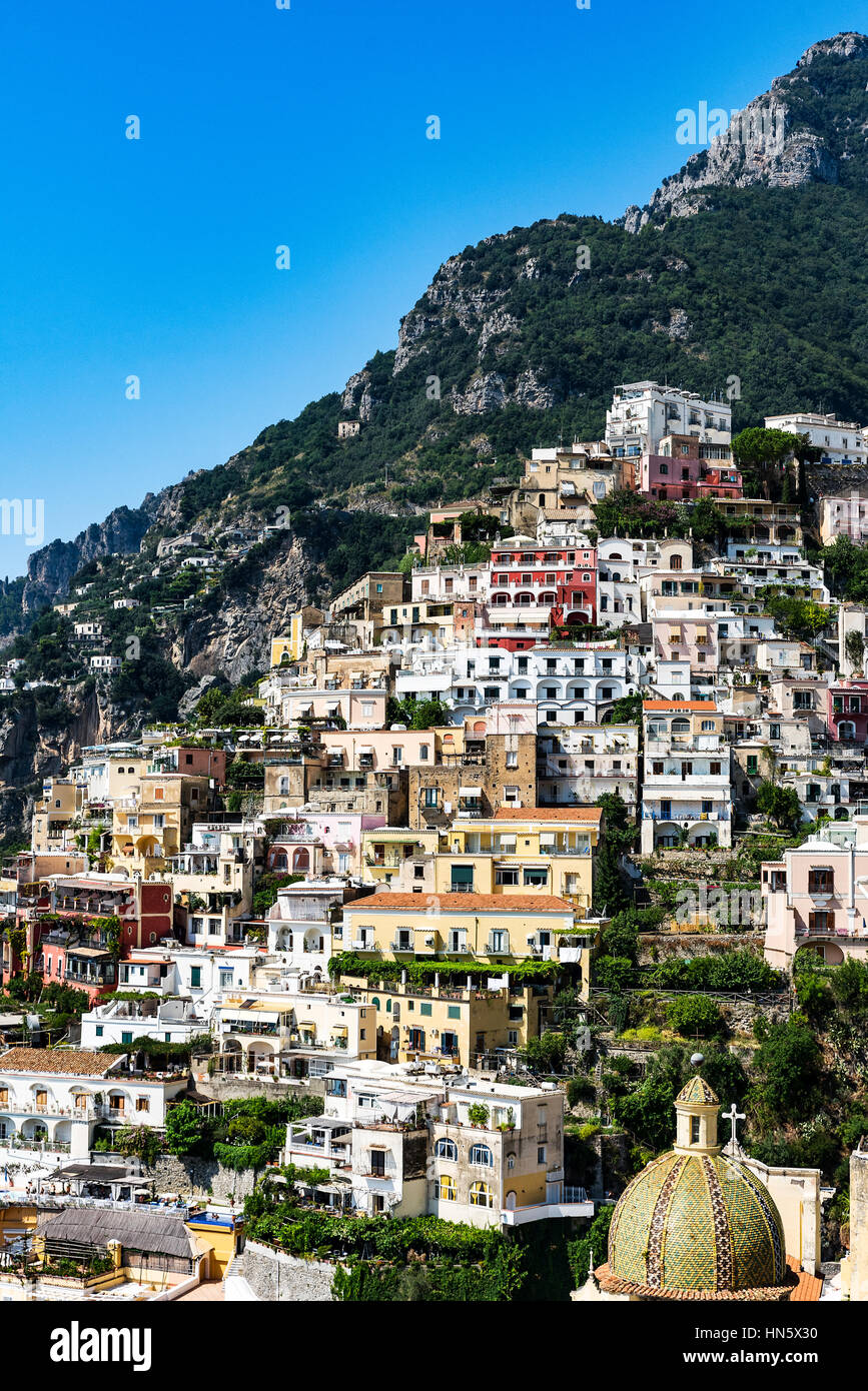 Il charming coastal resort borgo di Positano, Costiera Amalfitana, Italia Foto Stock