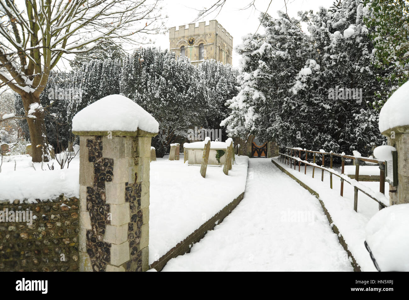 Broadwater Chiesa Worthing West Sussex percorso nella neve Foto Stock