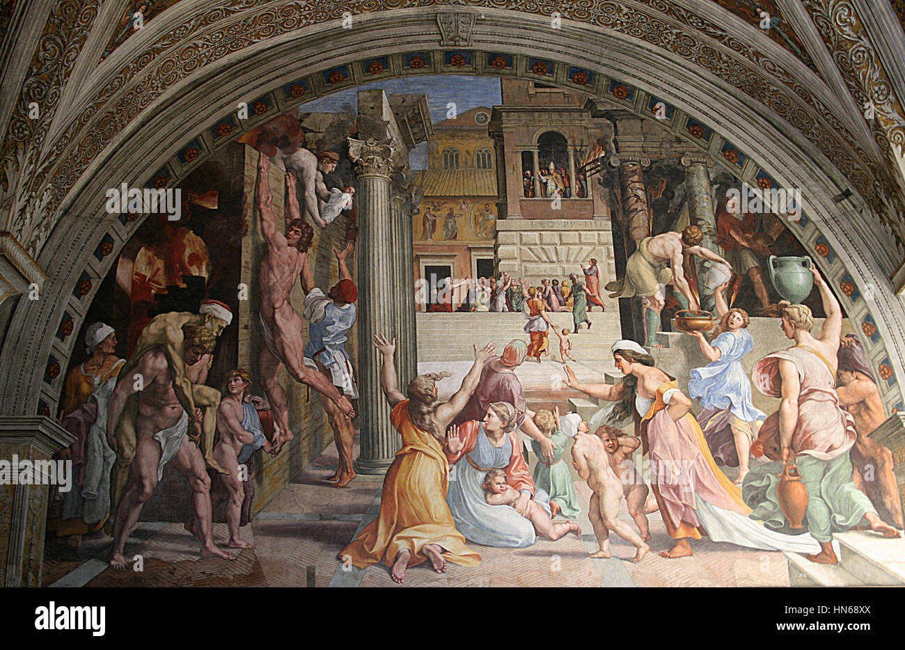 "L'Incendie du Borgo" di Raffaello illustra la drammatica scena di un incendio nel quartiere di Borgo, mostrando la maestria dell'artista nel movimento, nell'emozione e nei dettagli architettonici. Foto Stock